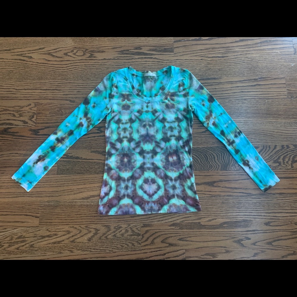 Scoop neck ice dye